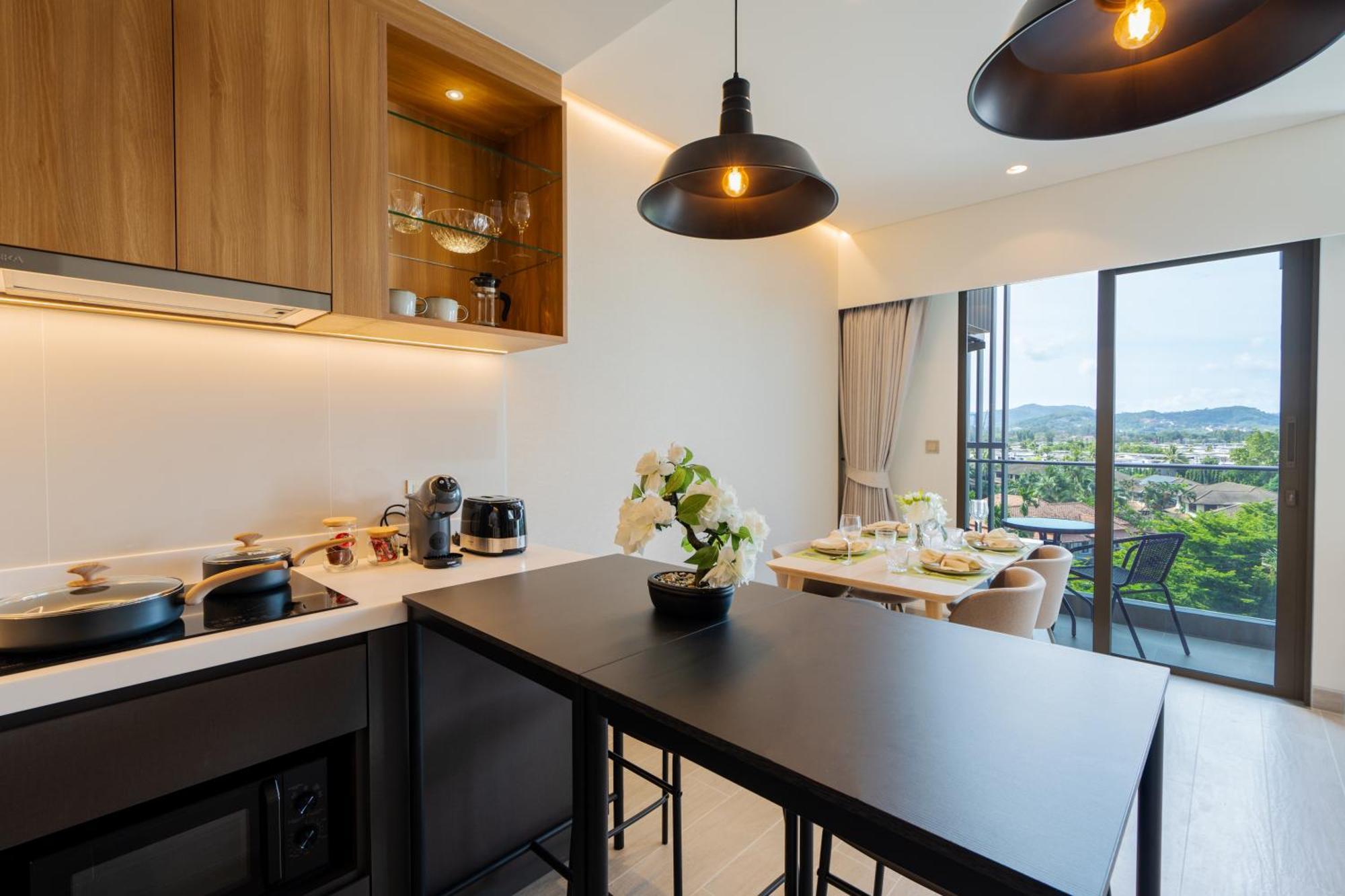 Spacious With Panoramic View In Laguna Apartment